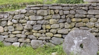 ¿Cómo construir un muro de piedra seca?